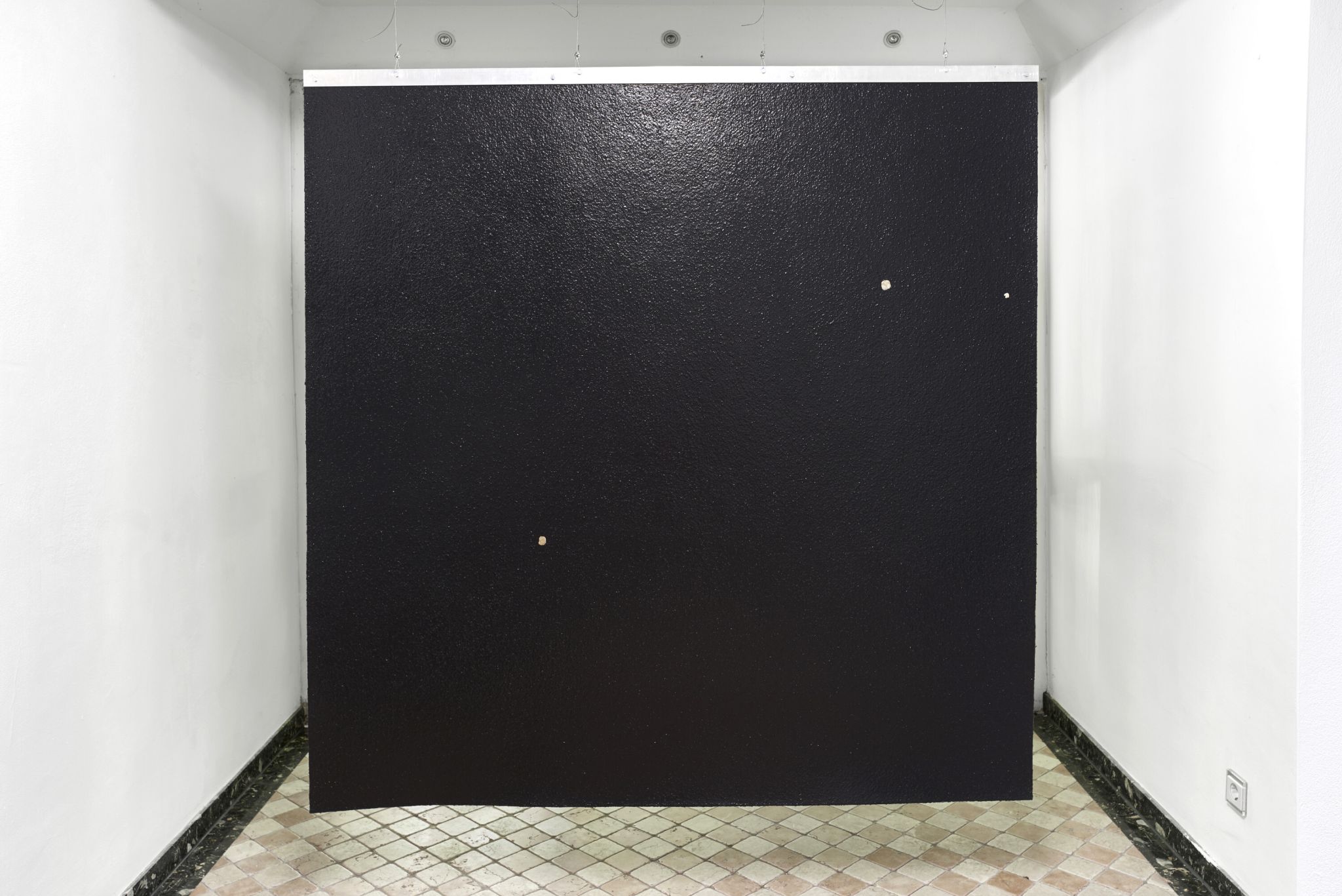 Gerry Bibby and Henrik Olesen, Grosses Kaugummi, 2016, Carpet, paint, gum, 180 ⁠× ⁠180 ⁠⁠cm