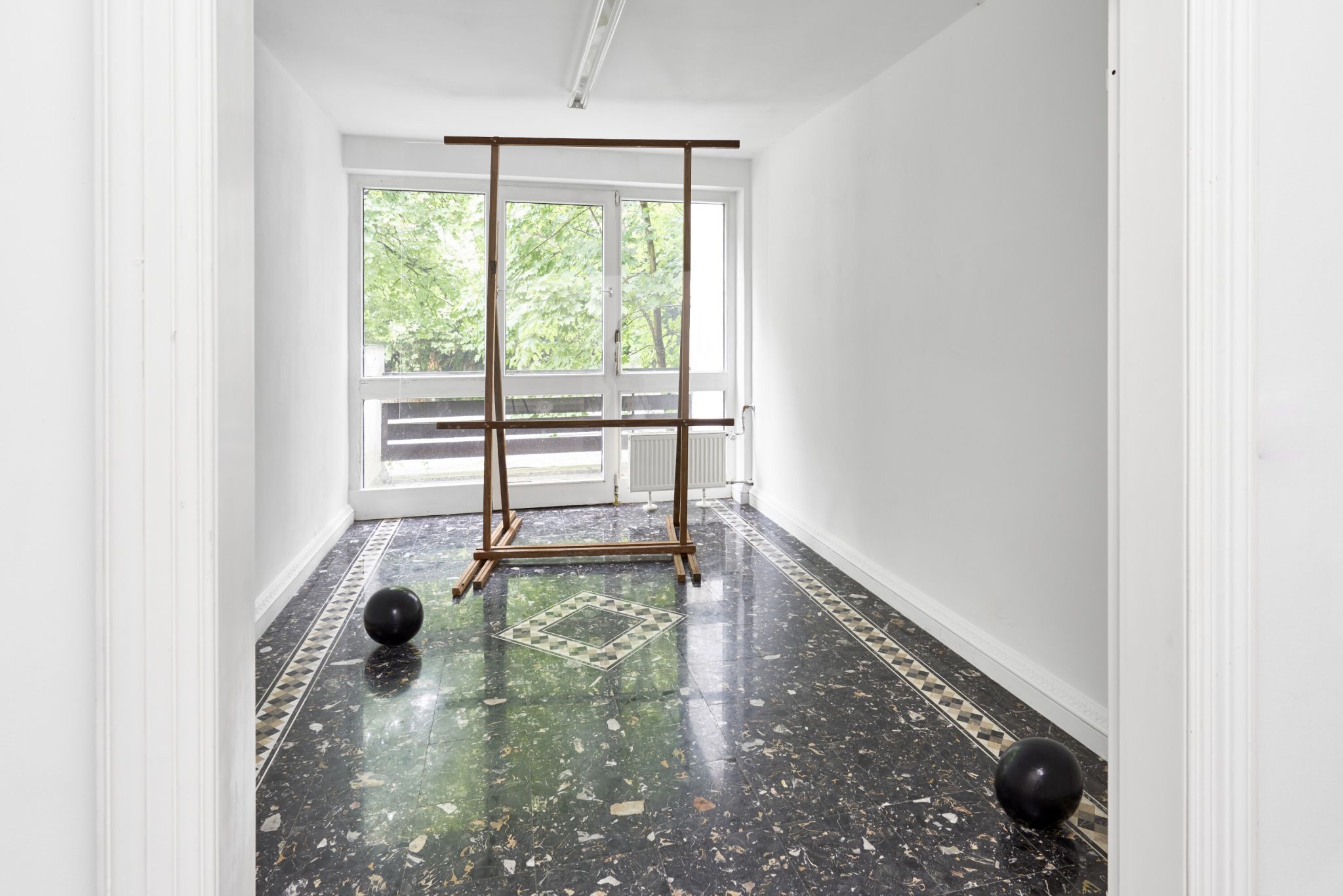 Gerry Bibby and Henrik Olesen, Versatile?, 2016, Wood, acrylic, glass, steel, balls, Installation various dimensions, Sculpture: 230×213×146 ⁠cm