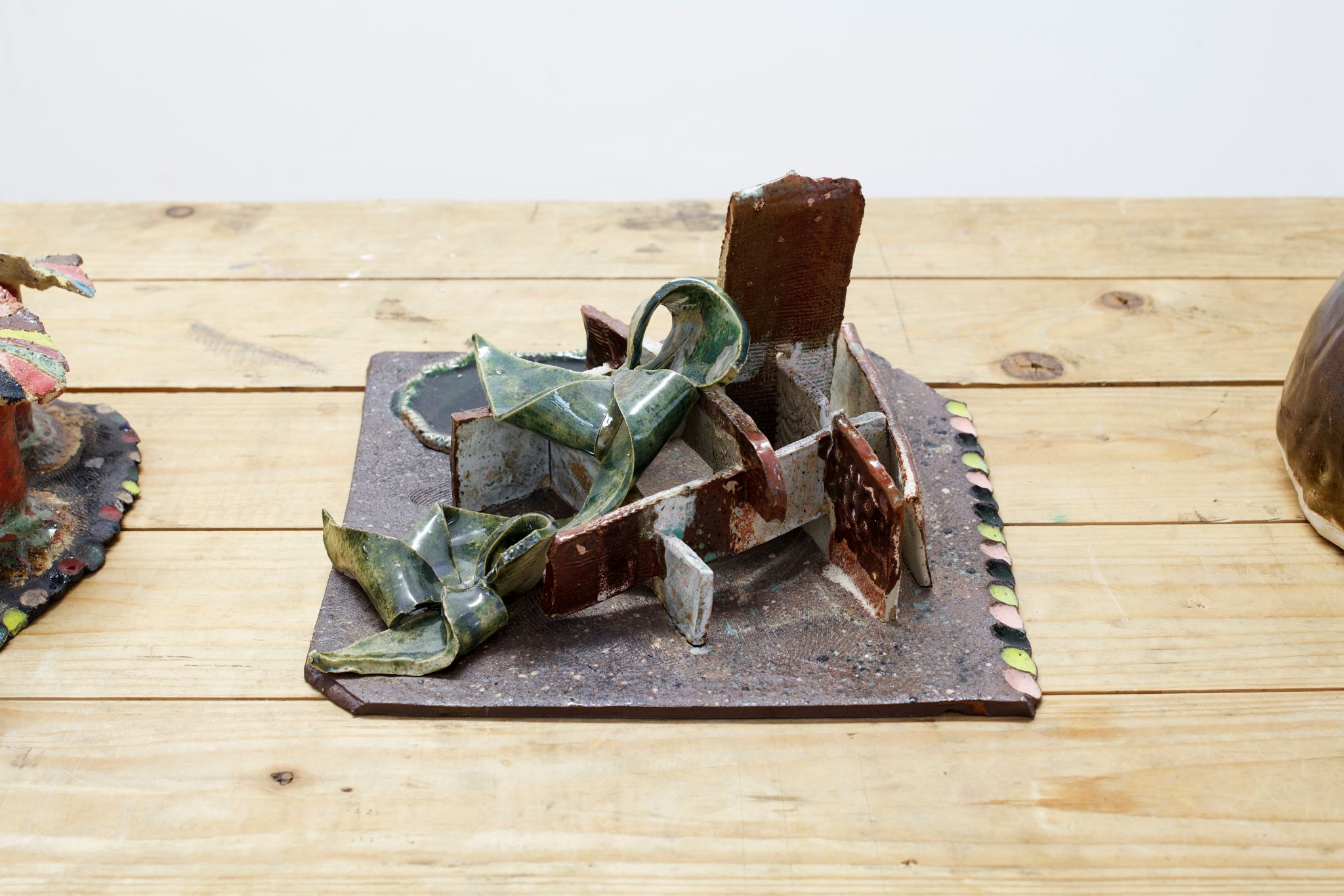 Aaron Angell, Life on ship, 2012, Glazed stoneware, 30 ⁠× ⁠30 ⁠⁠cm