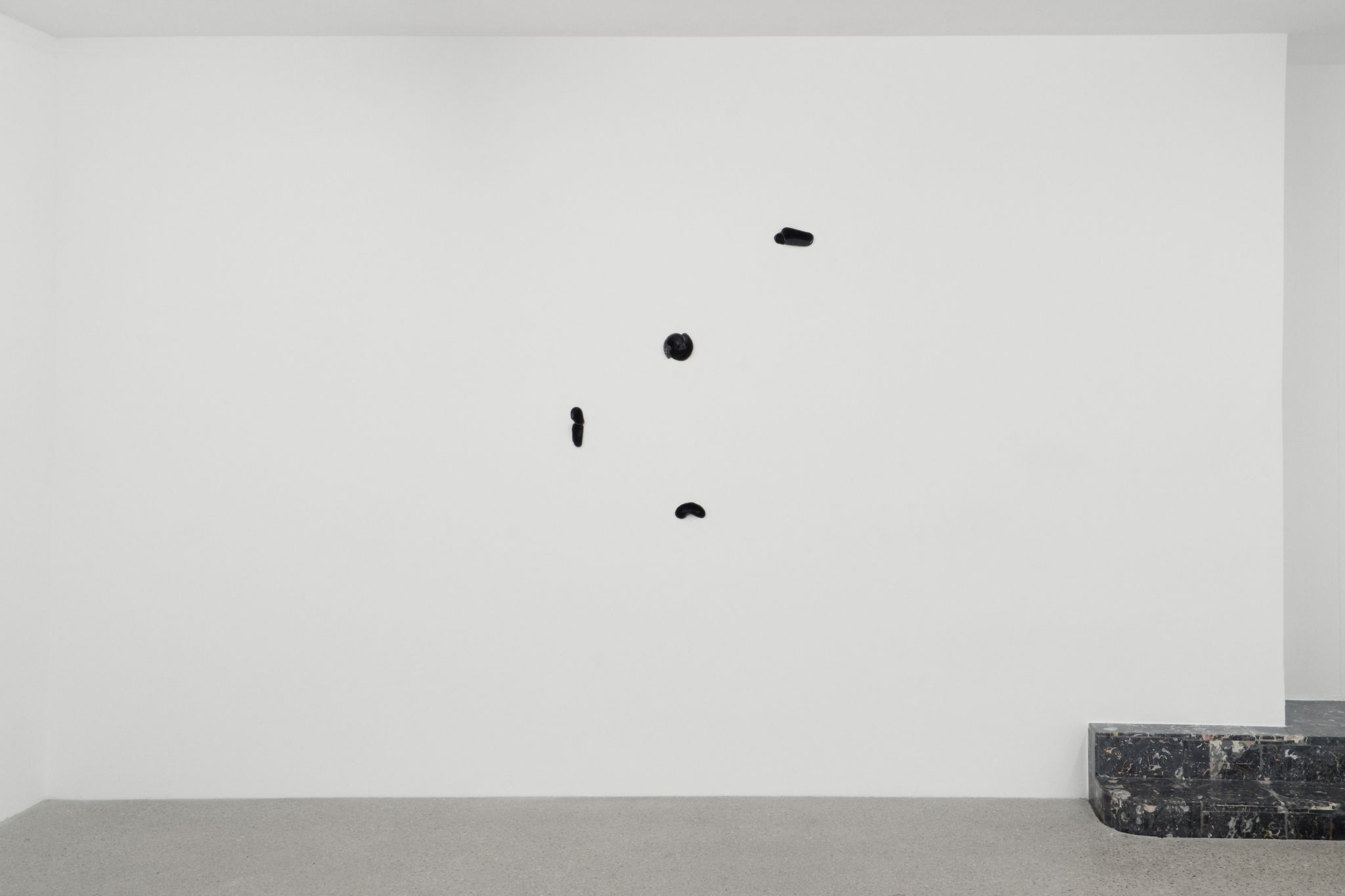 Installation view, Maria VMier, Bilder, Deborah Schamoni, 2025
