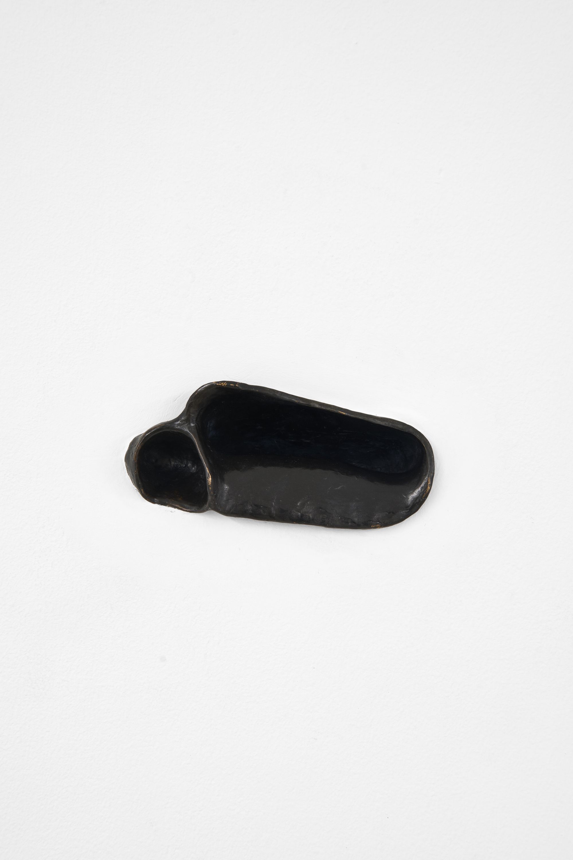 Maria VMier, Koordinaten (detail), 2025, Bronze (vier Teile), 105 ⁠× ⁠100 ⁠× ⁠10 ⁠⁠cm