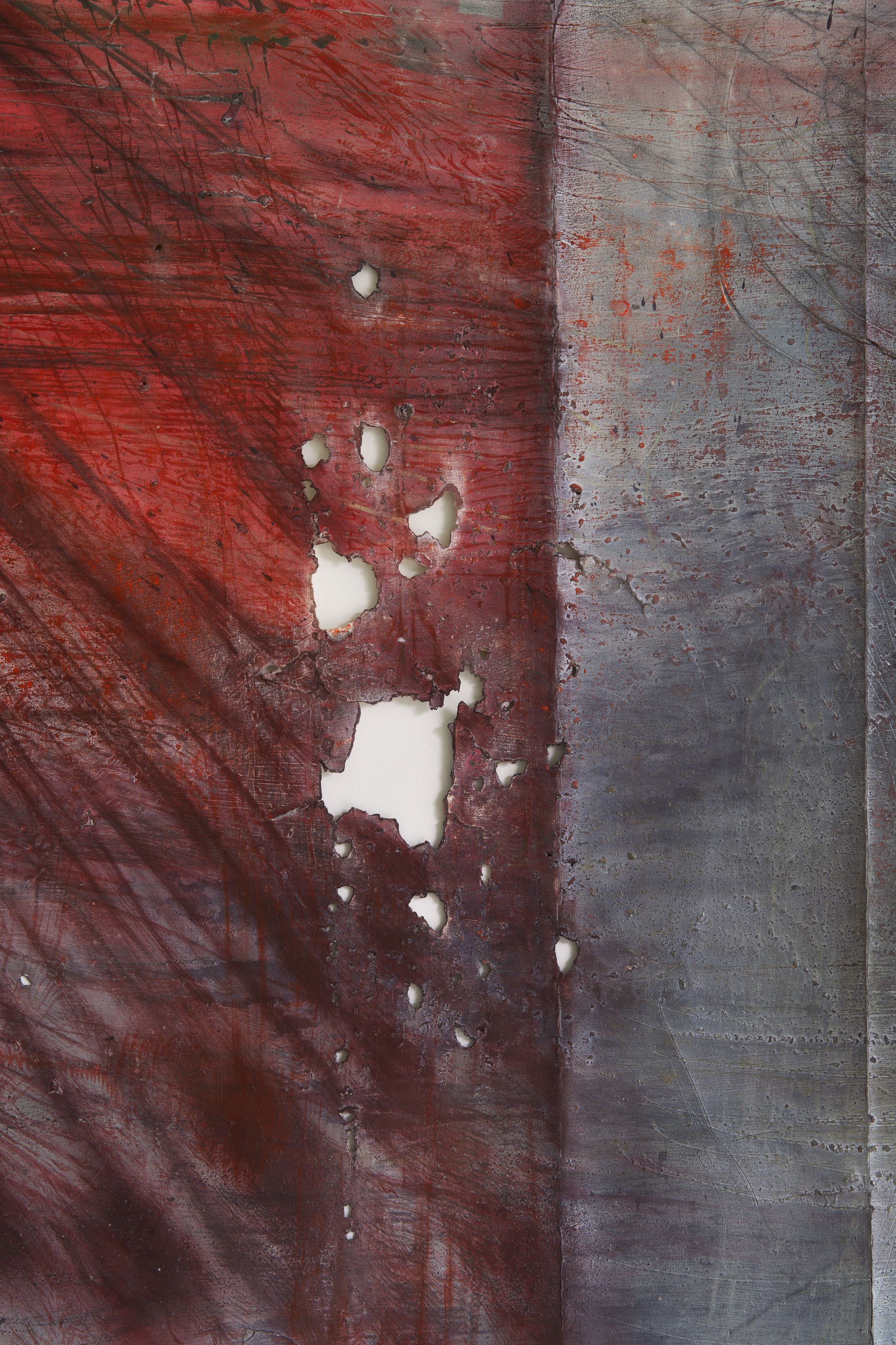 Maria VMier, Sprünge (detail), 2024, Tusche, Pigment, Ölkreide, Vinyl und Graphit auf perforiertem und gefaltetem Papier, 96.5 ⁠× ⁠192.5 ⁠⁠cm