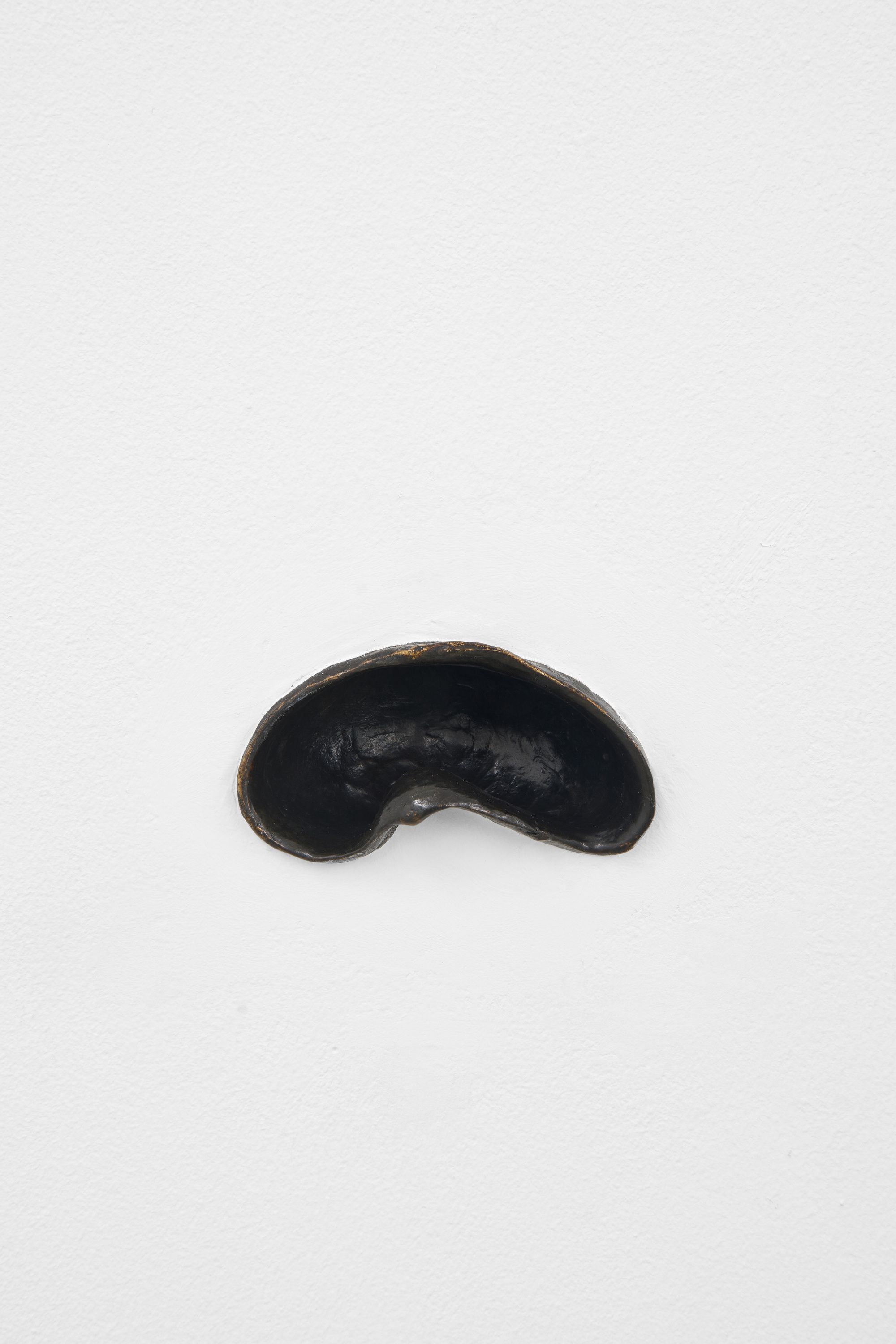 Maria VMier, Koordinaten (detail), 2025, Bronze (vier Teile), 105 ⁠× ⁠100 ⁠× ⁠10 ⁠⁠cm