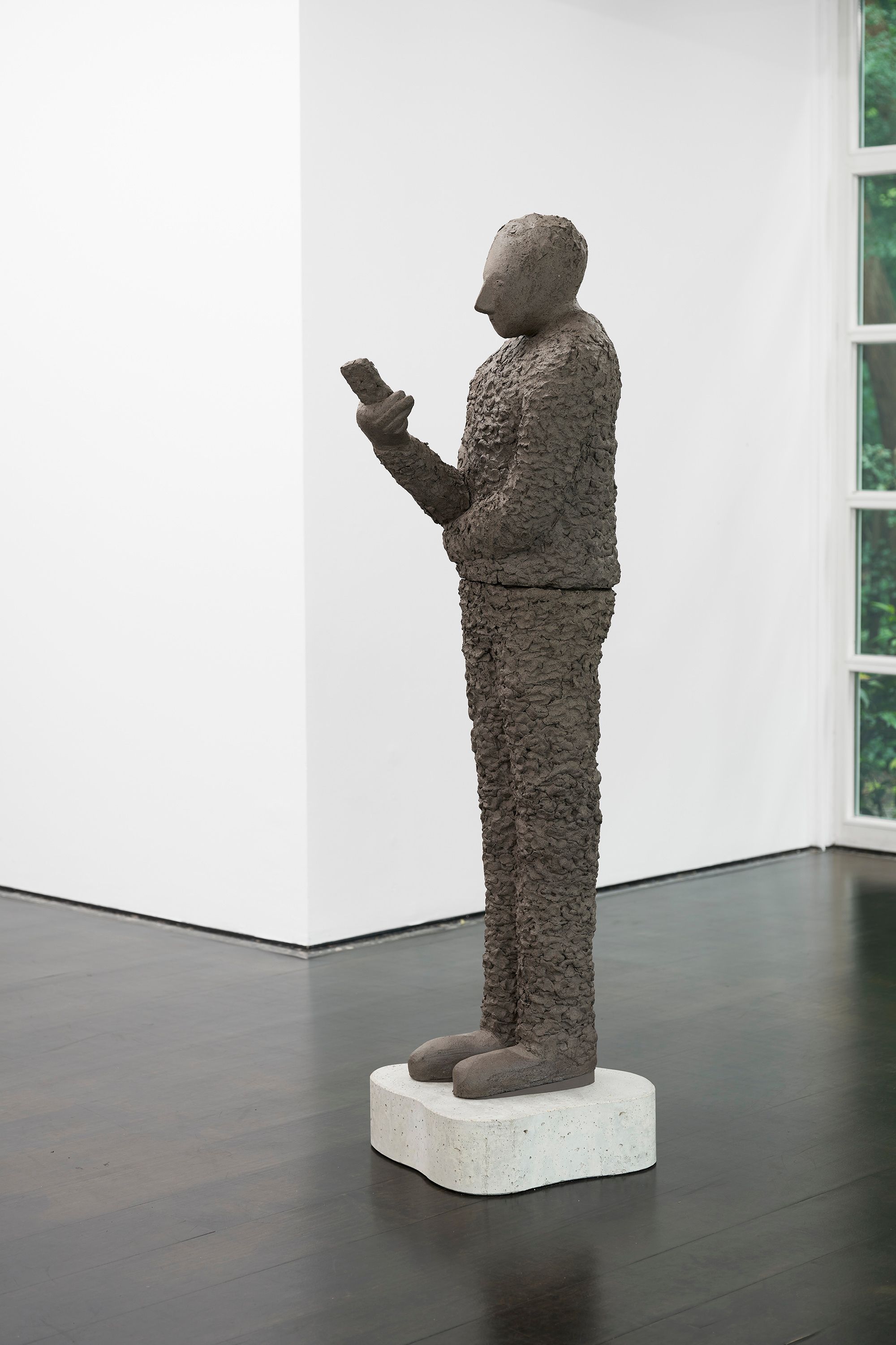 Judith Hopf, Phone User 4, 2021, Clay, concrete plinth, 173 ⁠× ⁠44 ⁠× ⁠58 ⁠⁠cm