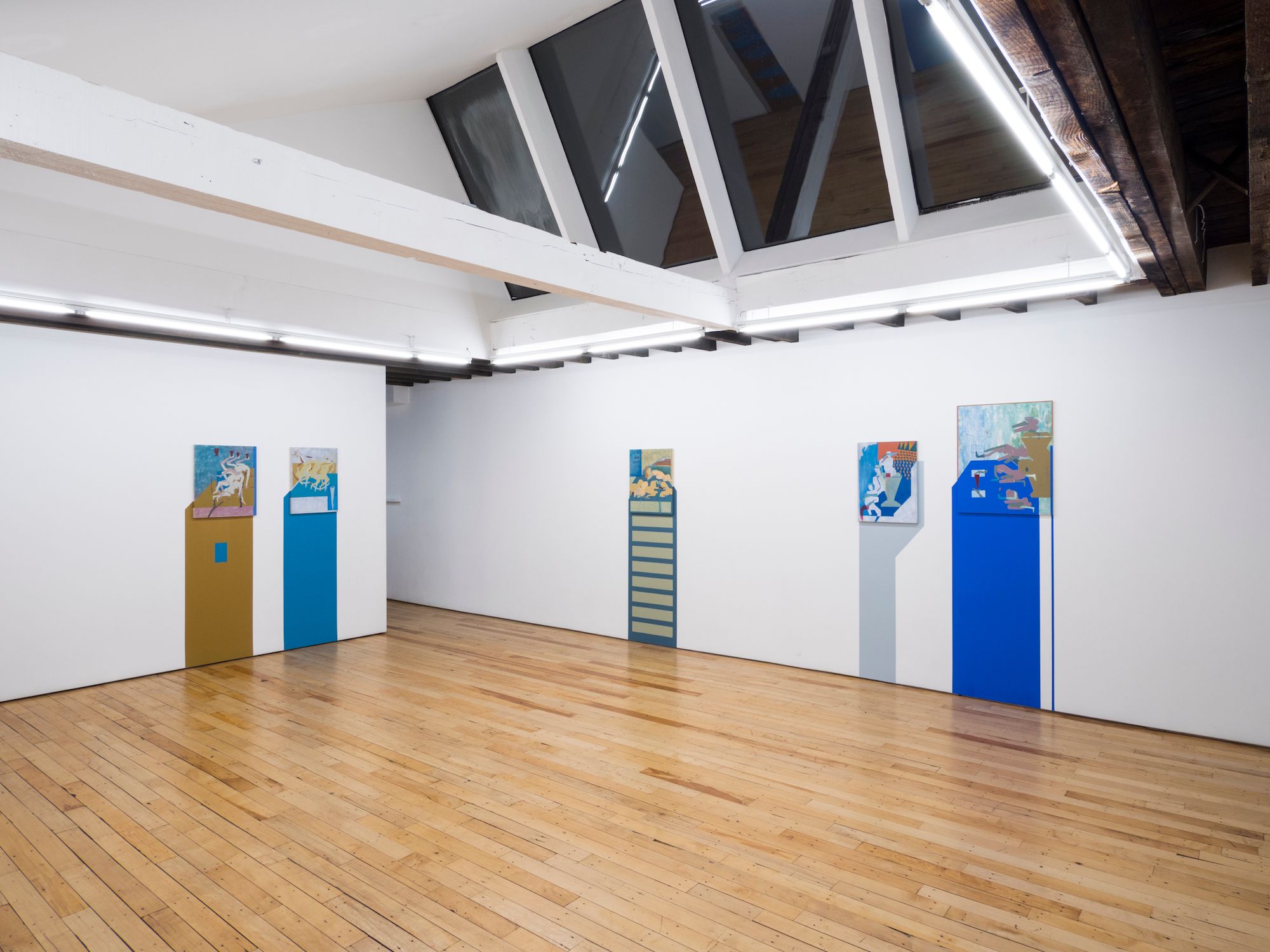 lores_installation-view-of-strangers-and-parrots-courtesy-of-rachel-uffner-gallery